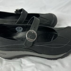 KEEN Women 's Toyah Mary Jane Black Leather /Suede Sz 7.5 Med